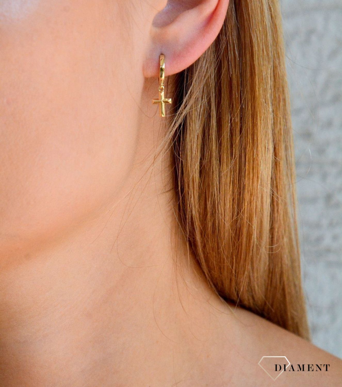 Złote kolczyki damskie 375 wiszące krzyżyki na kółeczku KL 10632 375.jpg